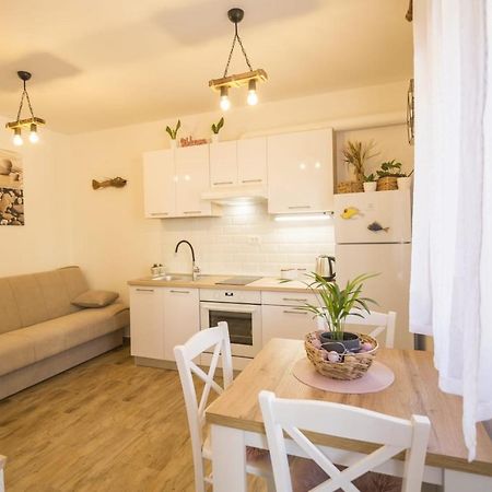 Little Bee Apartment Komiža Esterno foto