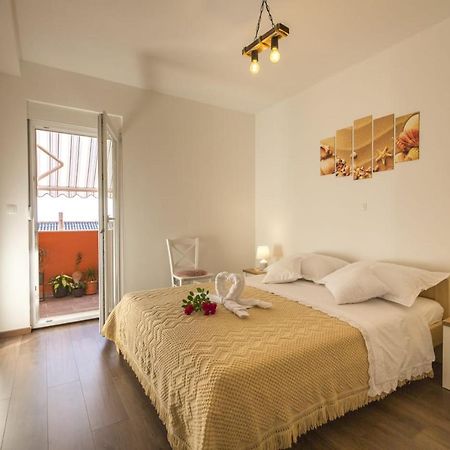 Little Bee Apartment Komiža Esterno foto