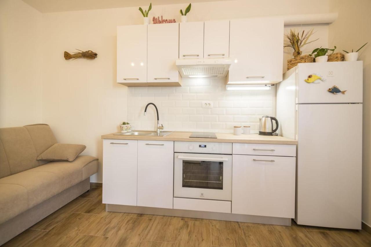 Little Bee Apartment Komiža Esterno foto