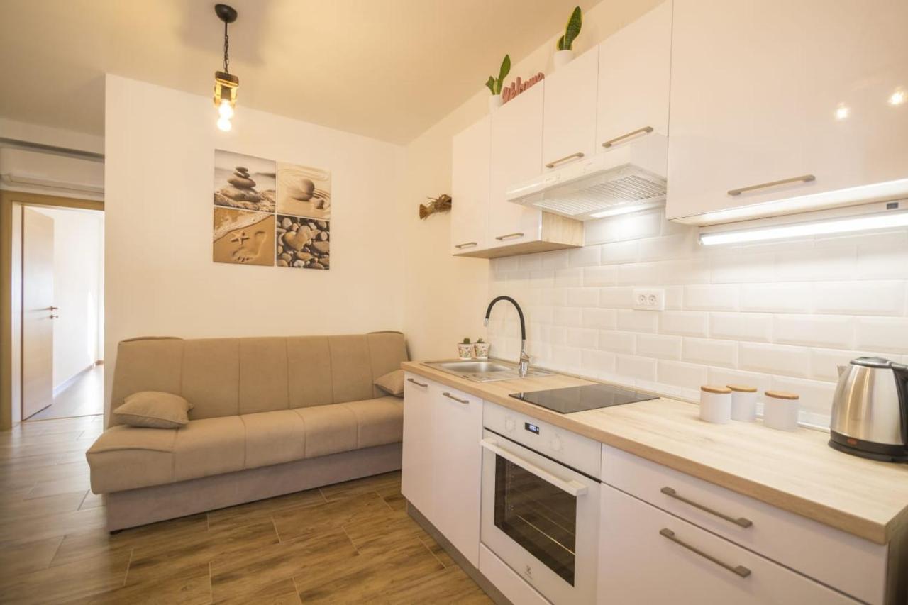 Little Bee Apartment Komiža Esterno foto